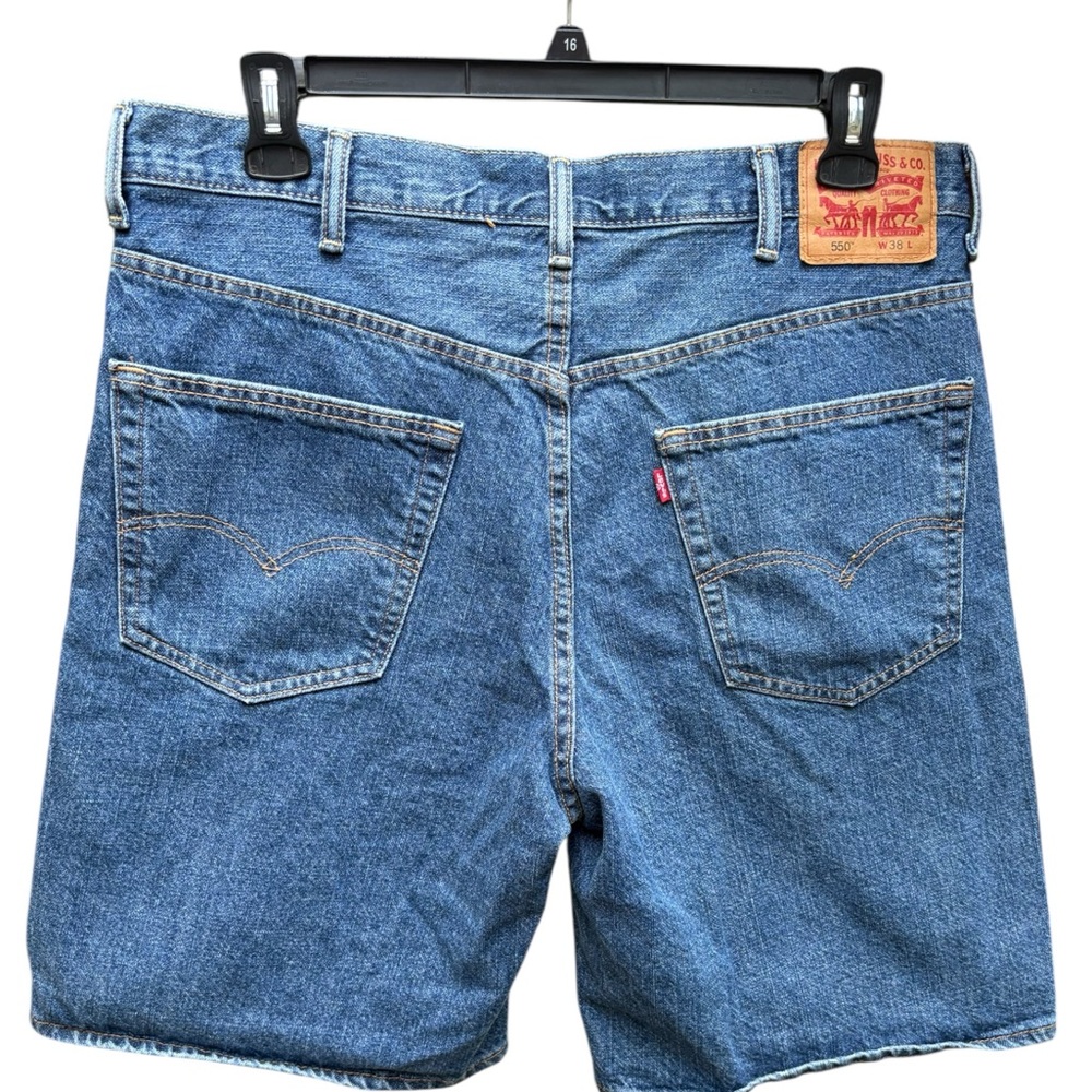 Levi’s-Men’s size 38 waist 505 jean shorts Bermuda length. Medium wash. EUC!